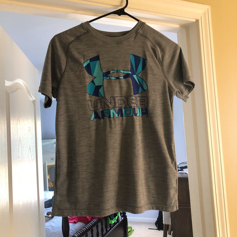 5 Under Armour Short Sleeve Shirts